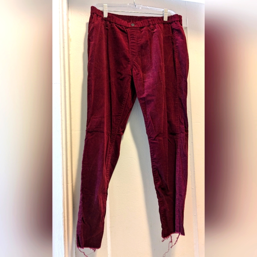 Uniqlo Women's Corduroy Burgundy Elastic Waist Tapered Pants (Pre-Owned) - Size